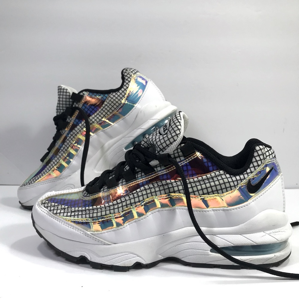 Nike Air Max 95 Sneakers / Shoe Size 7.5 Women’s. & Youth 6